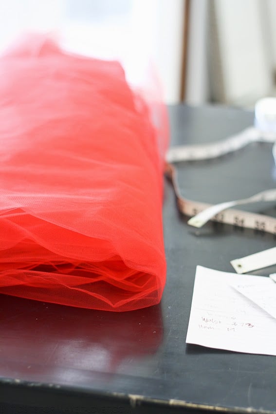 diy tulle skirt with elastic band (makeit-loveit.com)